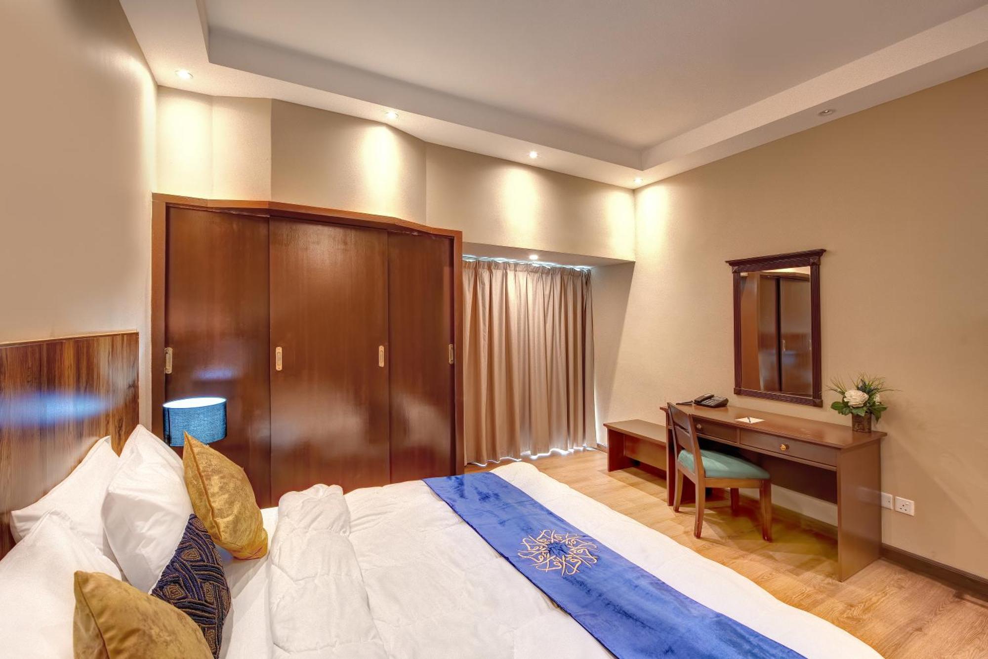 Al Bustan Flats Hotel Sharjah Exterior photo